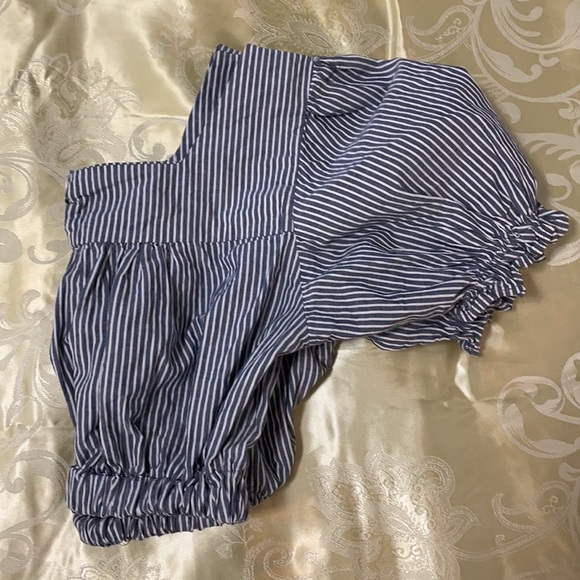 Cute crop top. - Picture 2 of 3